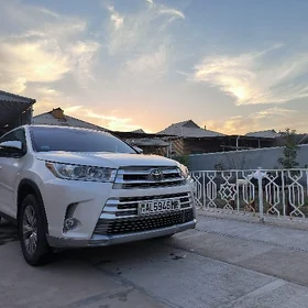 Toyota Highlander 2019