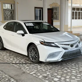 Toyota Camry 2021