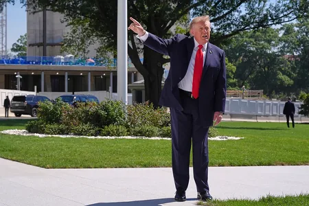 Трамп объявил войну комарам и клещам