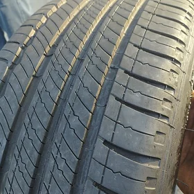235 40 19 Michelin