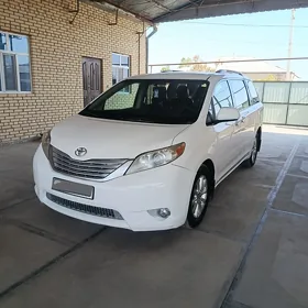 Toyota Sienna 2010