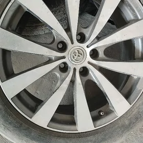 orada Lexus diska