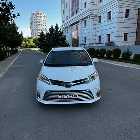 Toyota Sienna 2019