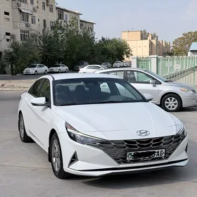 Hyundai Elantra 2022