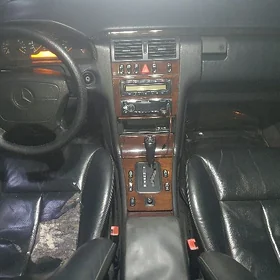 Mercedes-Benz E320 1996