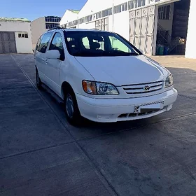 Toyota Sienna 2002