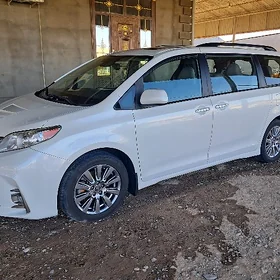 Toyota Sienna 2020