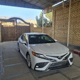 Toyota Camry 2021