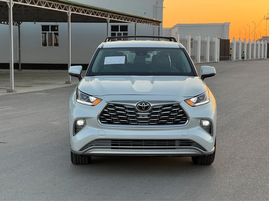 Toyota Highlander 2024 - 1