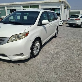 Toyota Sienna 2010