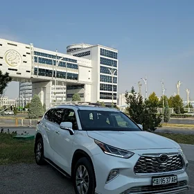 Toyota Highlander 2021