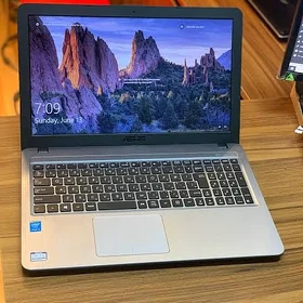 Noutbuk Asus i5