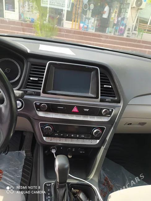 Hyundai Sonata 2019 - 1