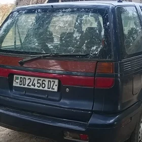 Mitsubishi Chariot 1996