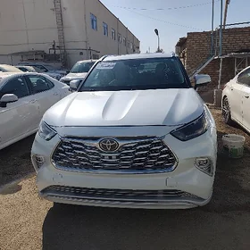 Toyota Highlander 2021