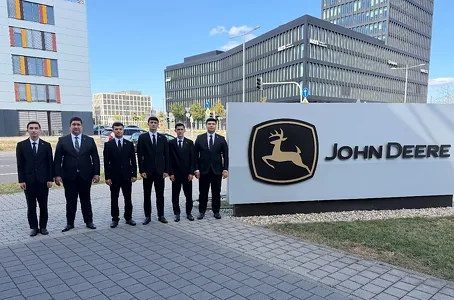 Oba hojalyk ugrunyň talyplary Germaniýada we Niderlandlarda John Deere tehnologiýasyny öwrendi