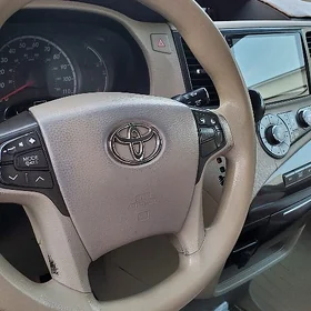 Toyota Sienna 2011