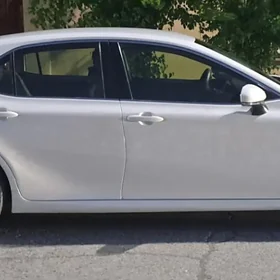 Toyota Camry Hybrid 2021