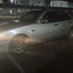 Mercedes-Benz E320 1997