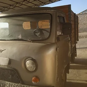 UAZ 452 1983