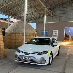 Toyota Camry 2021