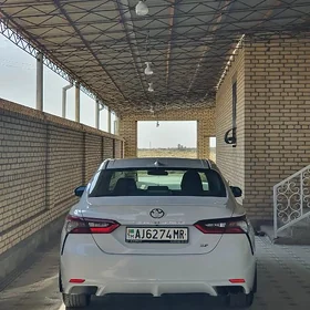 Toyota Camry 2021