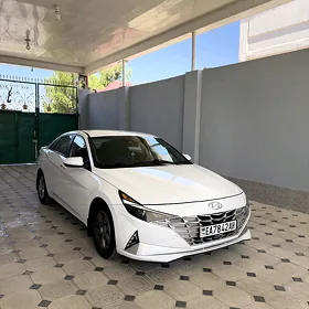 Hyundai Elantra 2022