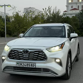 Toyota Highlander 2021