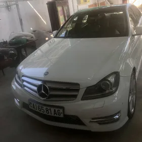 Mercedes-Benz C300 2012