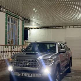 Toyota Tacoma 2017