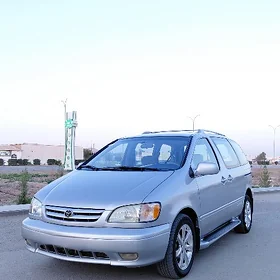 Toyota Sienna 2002