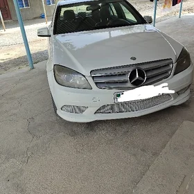 Mercedes-Benz C300 2010