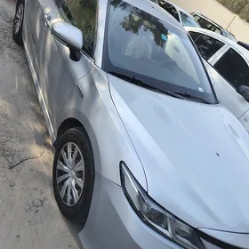 Toyota Camry Hybrid 2021