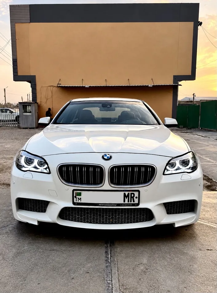 BMW F10 M5 2011 - 1