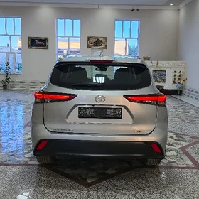 Toyota Highlander 2021