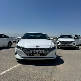 Hyundai Elantra 2022