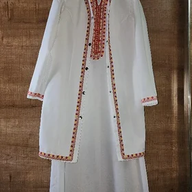 Платья