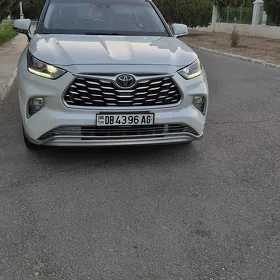 Toyota Highlander 2021