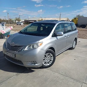 Toyota Sienna 2016