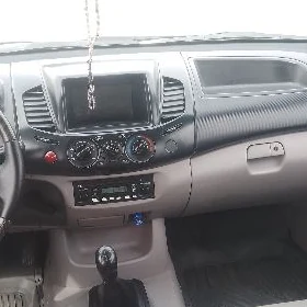 Mitsubishi L200 2010
