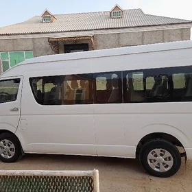 Toyota Hiace 2016