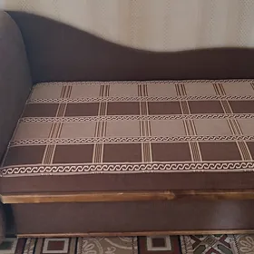Диван