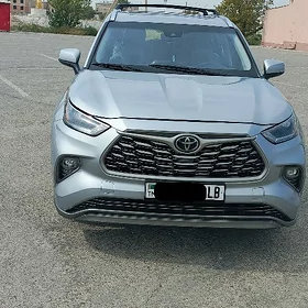 Toyota Highlander 2021