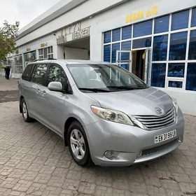 Toyota Sienna 2011