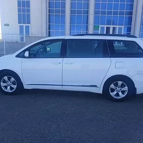 Toyota Sienna 2014