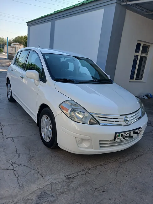 Nissan Versa 2011 - 1