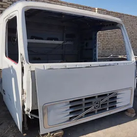 Volvo F12 Kabina