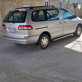 Toyota Sienna 2002