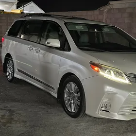 SIENNA PAROG 2018