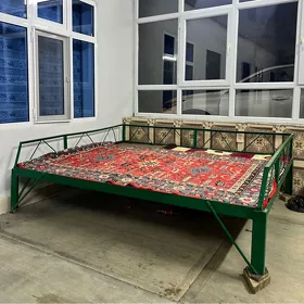 Tapçan (кровать)
